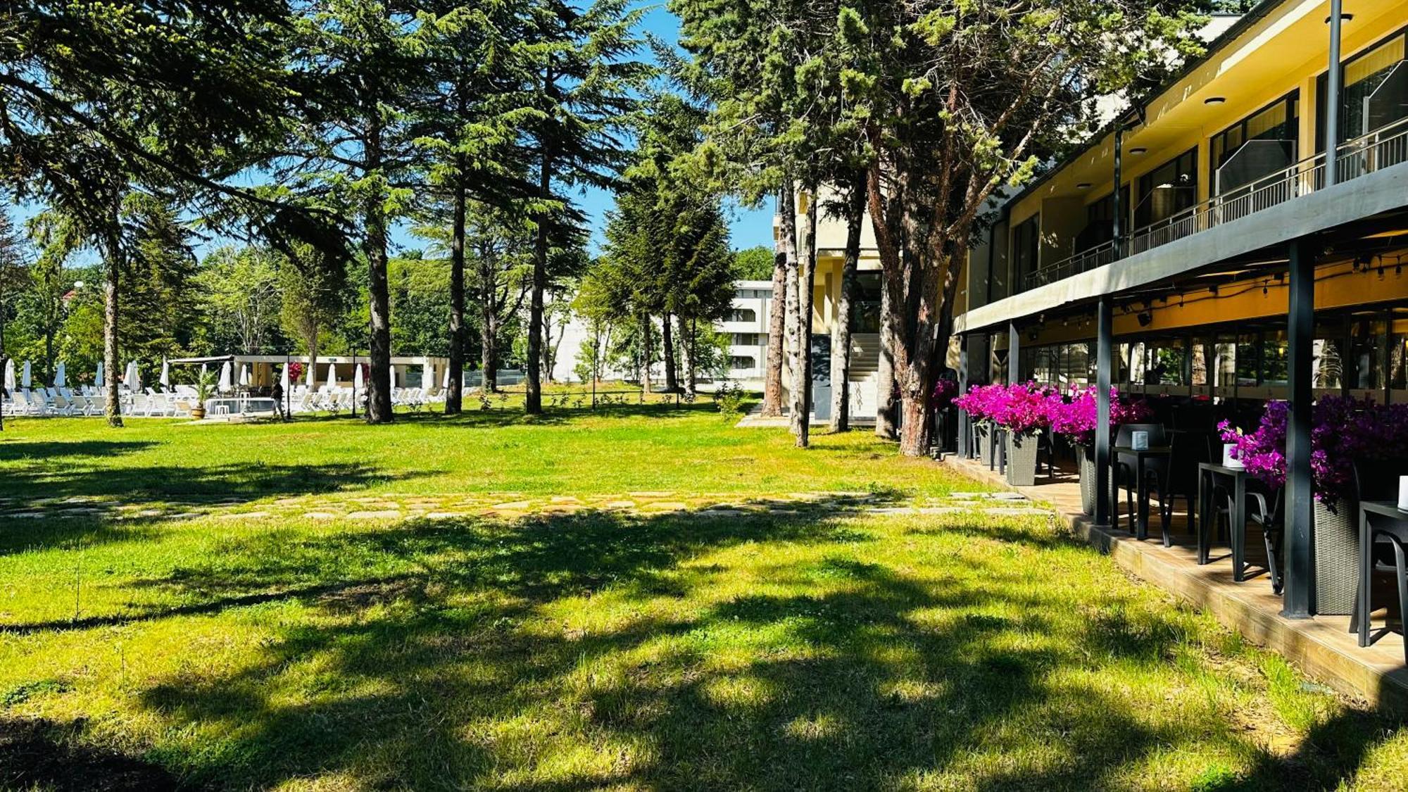 Queen Nelly Park 希典 外观 照片