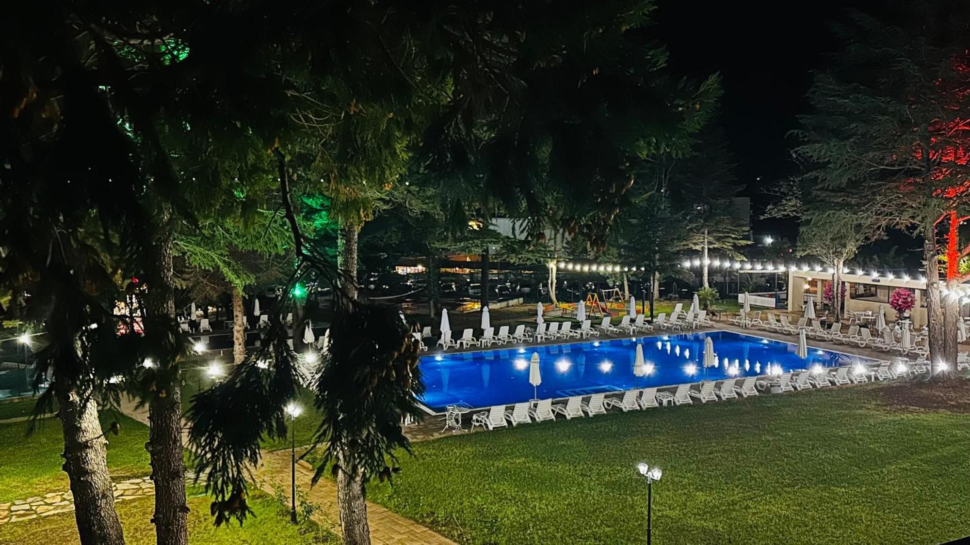 Queen Nelly Park 希典 外观 照片