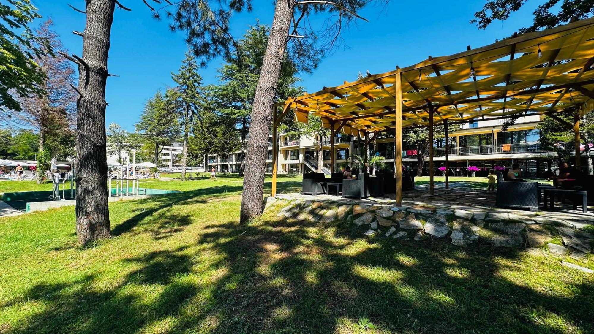Queen Nelly Park 希典 外观 照片